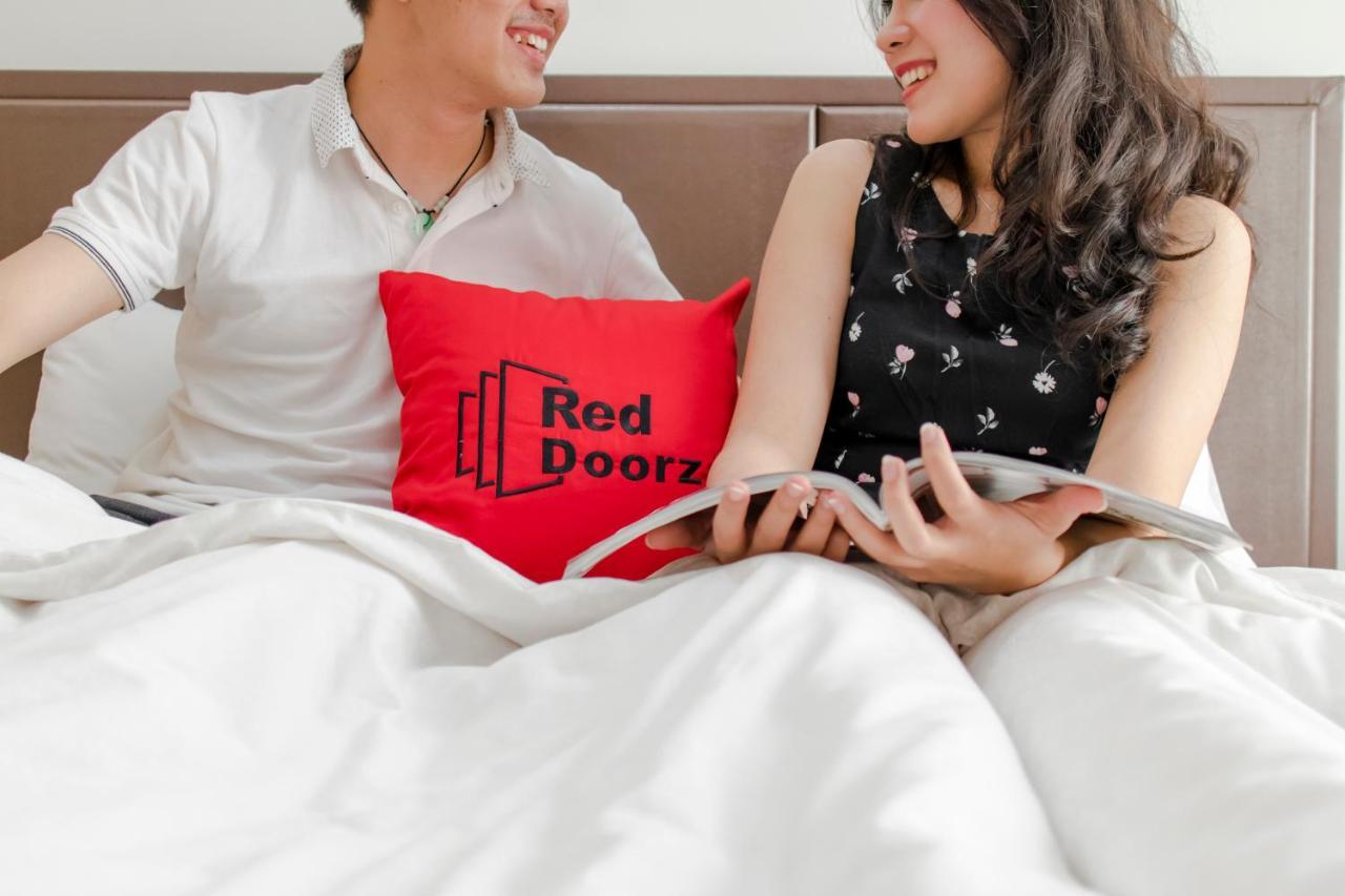 Reddoorz Near Hoa Lu Stadium Ho Chi Minh-stad Buitenkant foto
